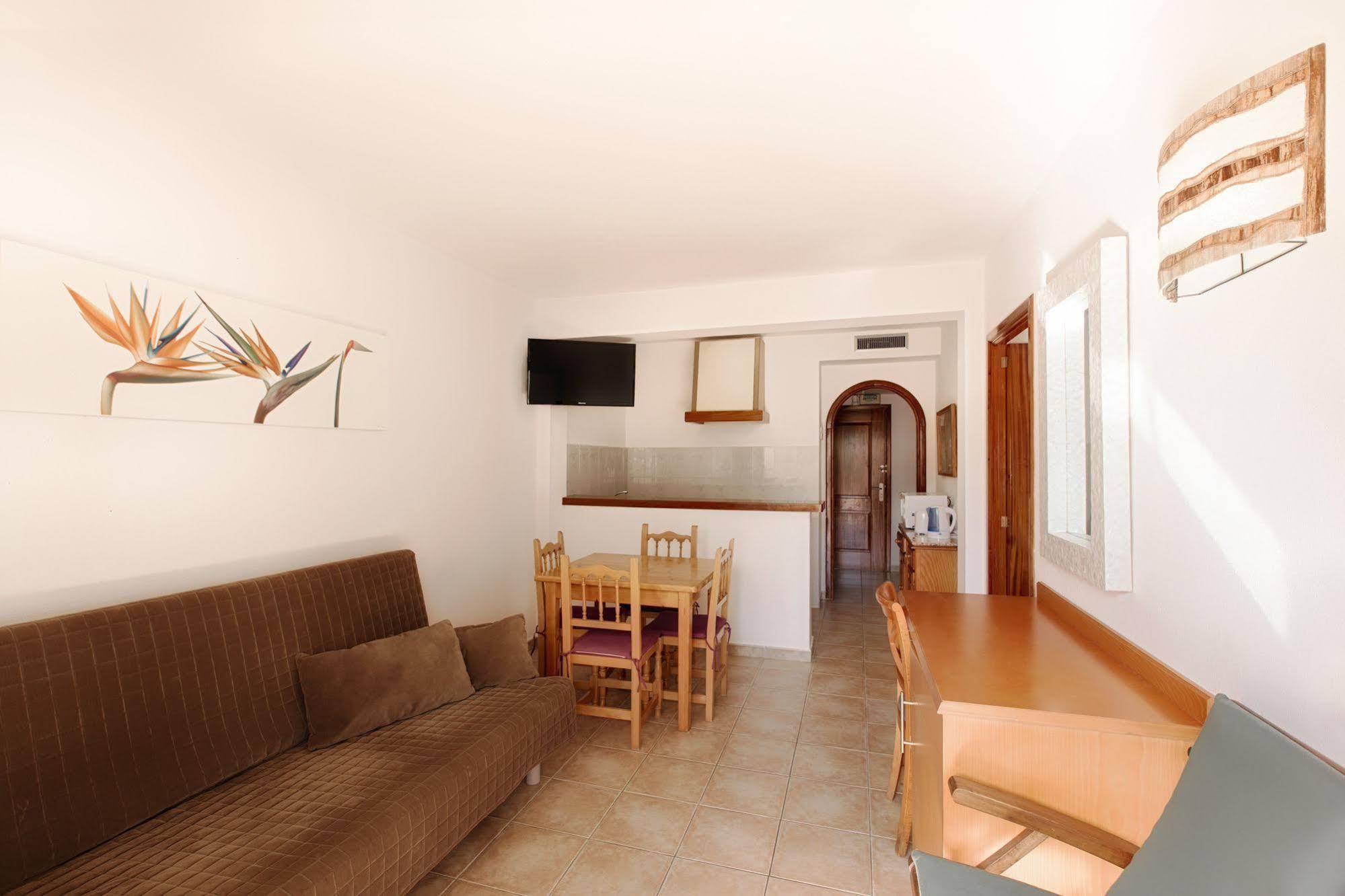 Apartamentos Colomar 圣埃乌拉利亚 外观 照片