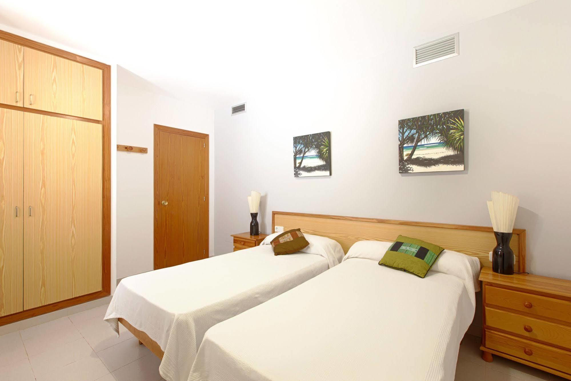 Apartamentos Colomar 圣埃乌拉利亚 外观 照片