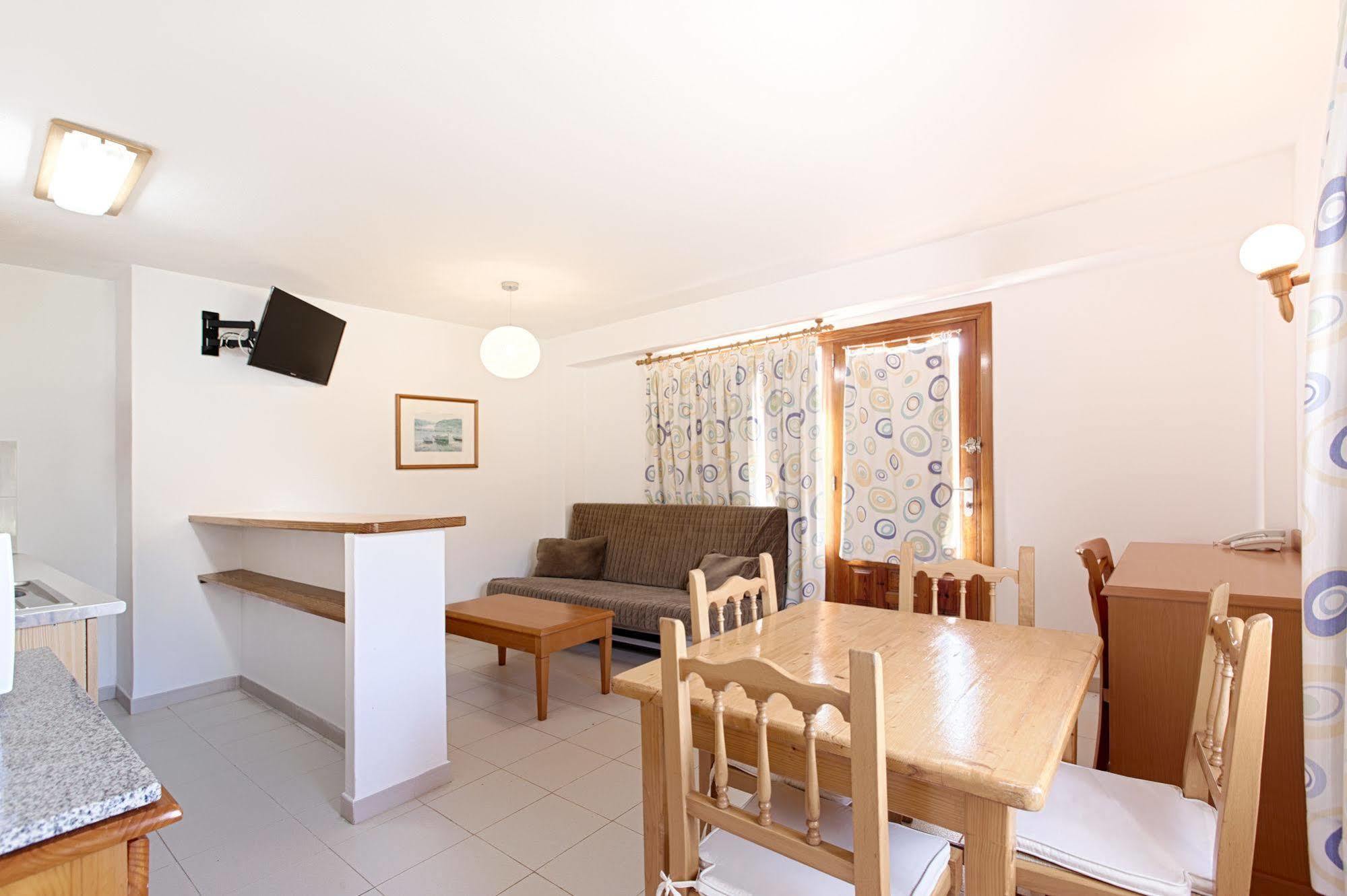 Apartamentos Colomar 圣埃乌拉利亚 外观 照片