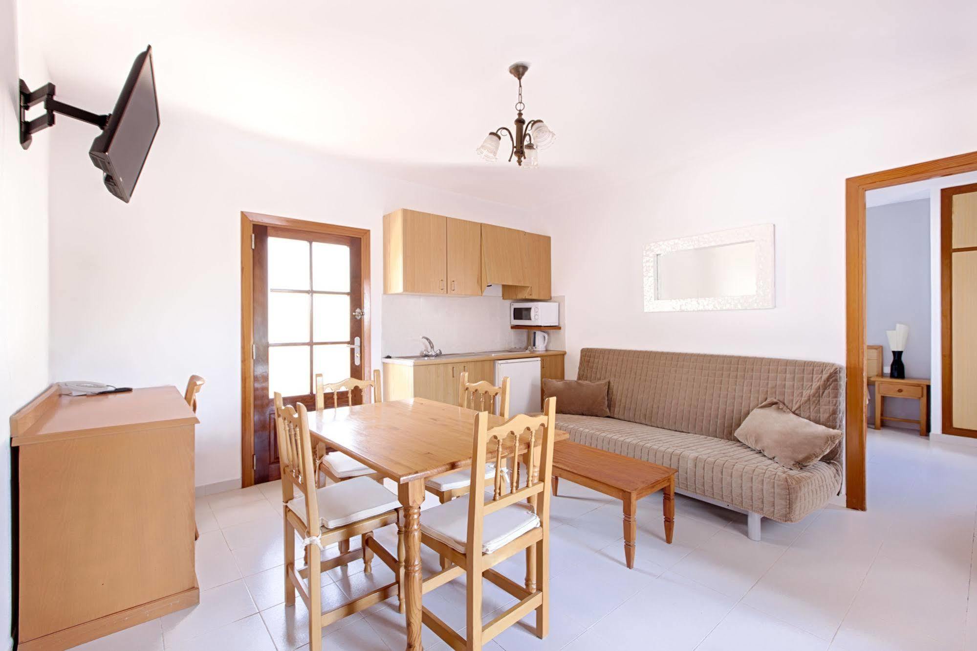 Apartamentos Colomar 圣埃乌拉利亚 外观 照片