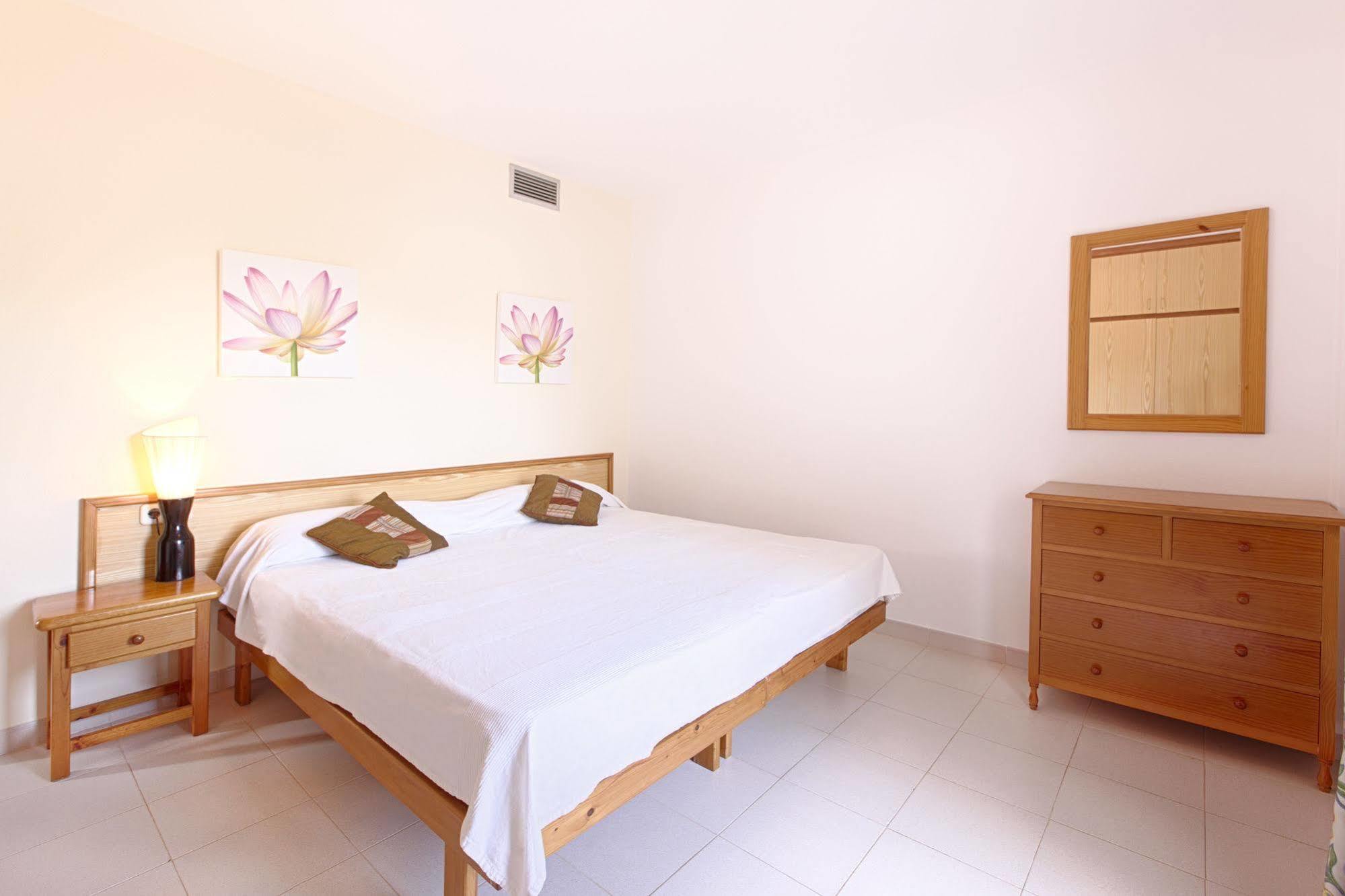 Apartamentos Colomar 圣埃乌拉利亚 外观 照片
